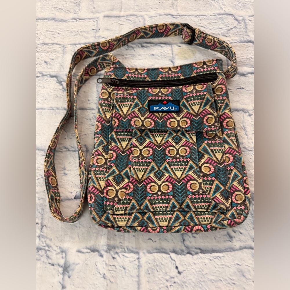 Kavu bag crossbody style geometric accents, blue, brown, pink.